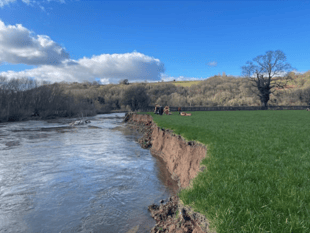 Firefighters rescue overturned kayaker