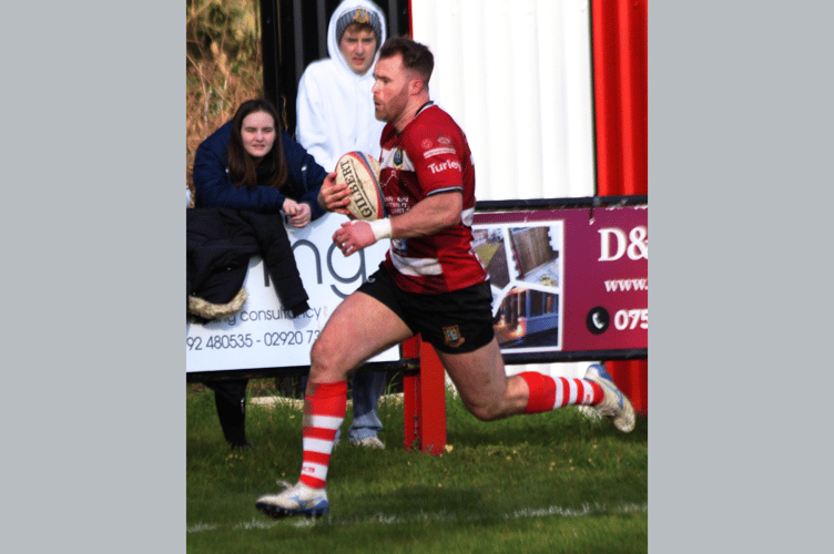 Sam Jones runs in for his third try
