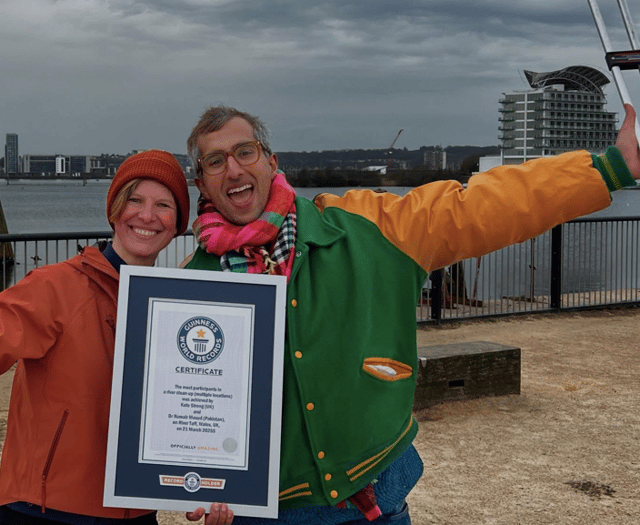1,300 volunteers join record river clean-up