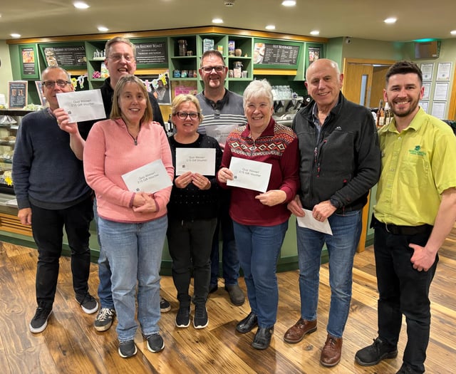 Quiz and curry night raises more than £1,100 for charity