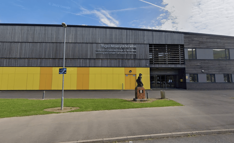 Ysgol Maesydderwen in Ystradgynlais