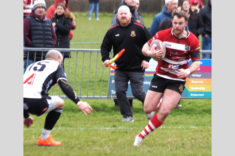 Sam Jones step inside the last defender on his way to a great try