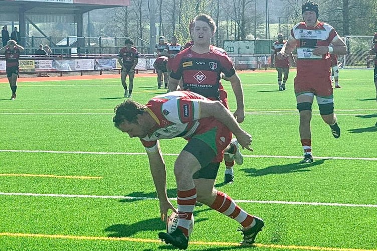 Adam Warren runs in for Llandovery's second try against Aberavon