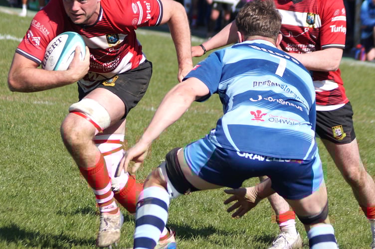 Alwyn Lee on his way to scoring Brecon's first try