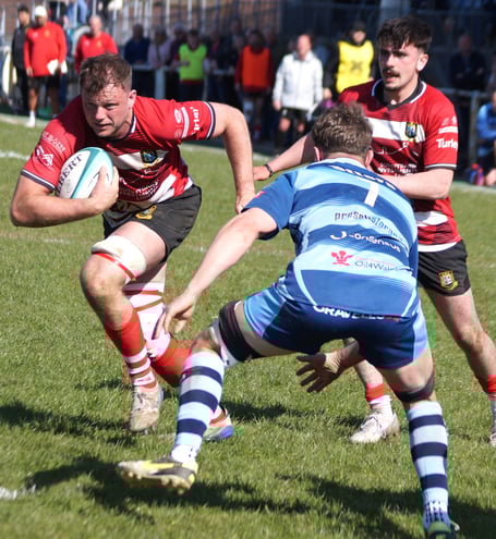 Alwyn Lee on his way to scoring Brecon's first try