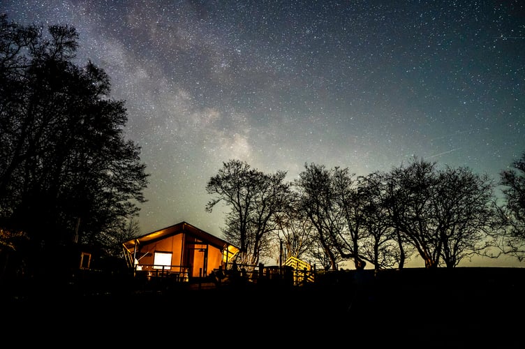 Lôn Lodges under the stars
