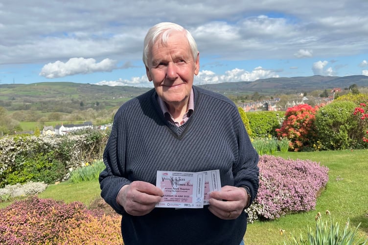 Gareth Davies with prize tickets for the ‘Voices of Wales Women in Focus’