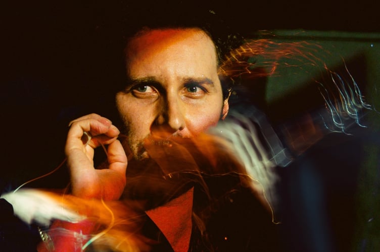 Alt-folk singer-songwriter Luke De-Sciscio