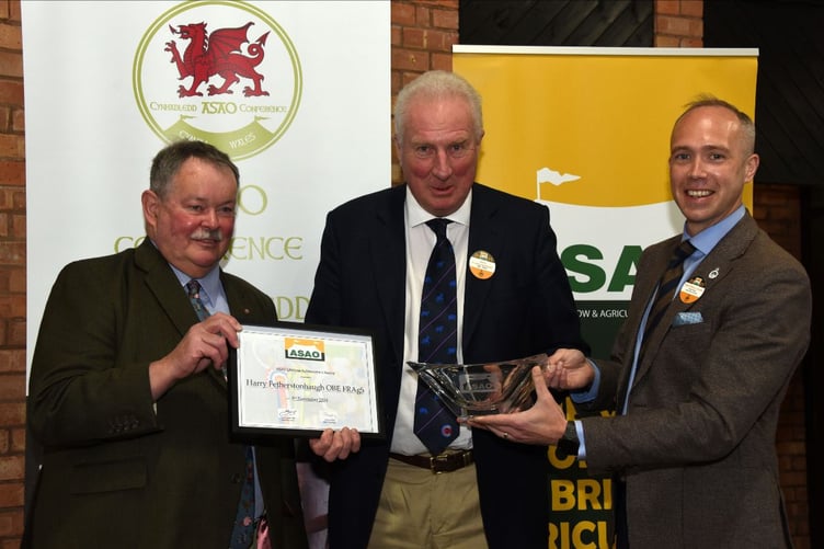 Mr Harry Featherstonhaugh OBE, FRAgS being presented with the ASAO Lifetime Achievement Award by ASAO Secretary, Paul Hooper and RWAS CEO, Aled Rhys Jones
