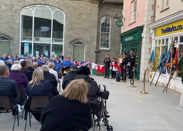 School pupils and town councillor perform poetry pieces for VE Day