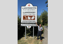 Llandovery honoured as Wales’ rugby birthplace with new signpost