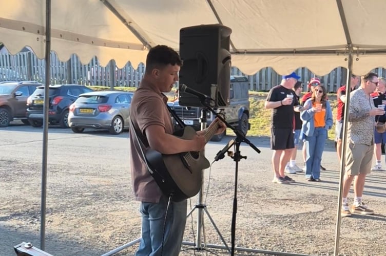 Owain Evans-Taylor entertains at Parc de Pugh