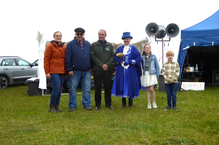 Show Tresurer Lucy Stonebridge, Chairman Geoff Morgan, President Reg Bowen, Town Crier Jan Swindale, and the Show Prince and Princess