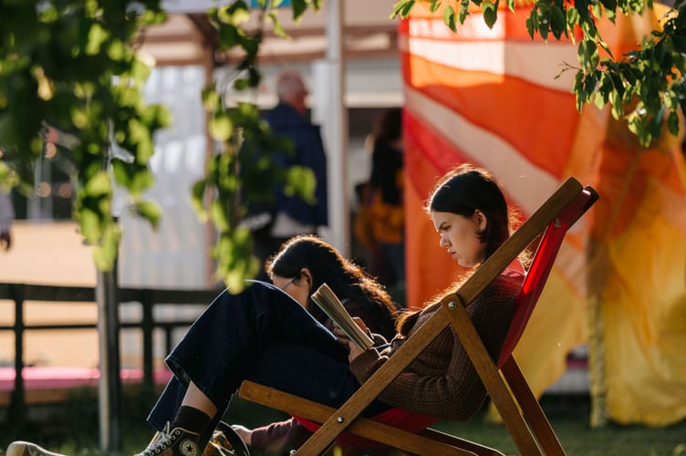 Festival goers enjoy the afternoon sunshine at the 2025 Hay Festival. Credit: Sam Hardwick and Hay Festival.