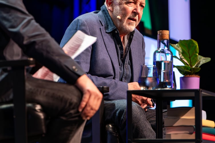 Jeremy Bowen in conversation with Oliver Bullough at the 2025 Hay Festival. Credit: Adam Tatton-Reid and Hay Festival.