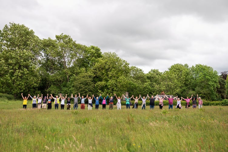 Welsh author Phoebe Smith and Welsh singer-songwriter Cerys Matthews guide walkers along the ancient paths of Hay-on-Wye at the 2025 Hay Festival. Credit: Sam Hardwick and Hay Festival.