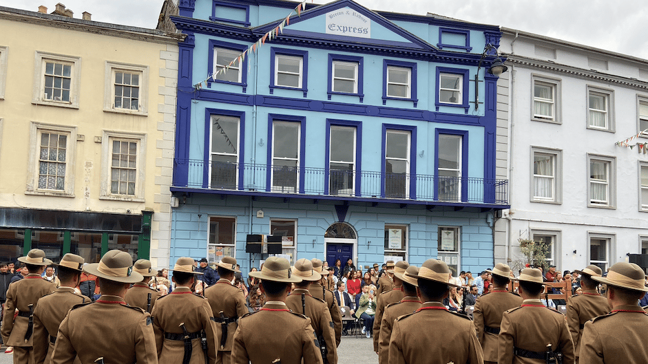 Video: Gurkhas exercise right as Honorary Citizens with parade through ...