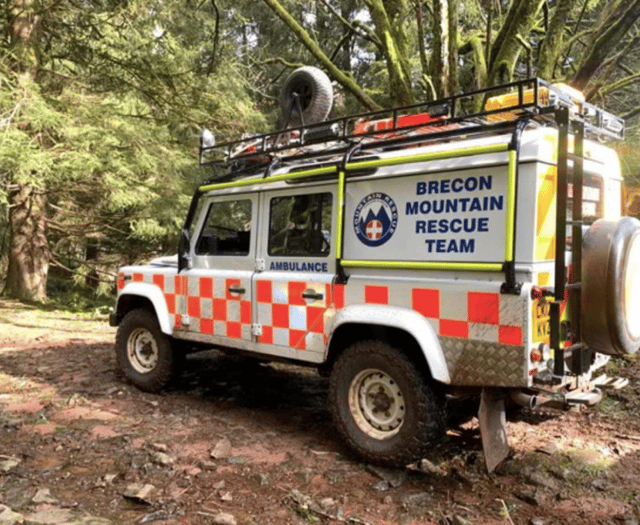 Rescue Team aid couple stranded with vehicle near Elan Valley
