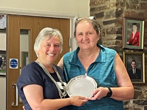 Lady Captain Diane Davies presents Mags Jones, Ladies Champion 2025, with the coveted Lapthorn Salver