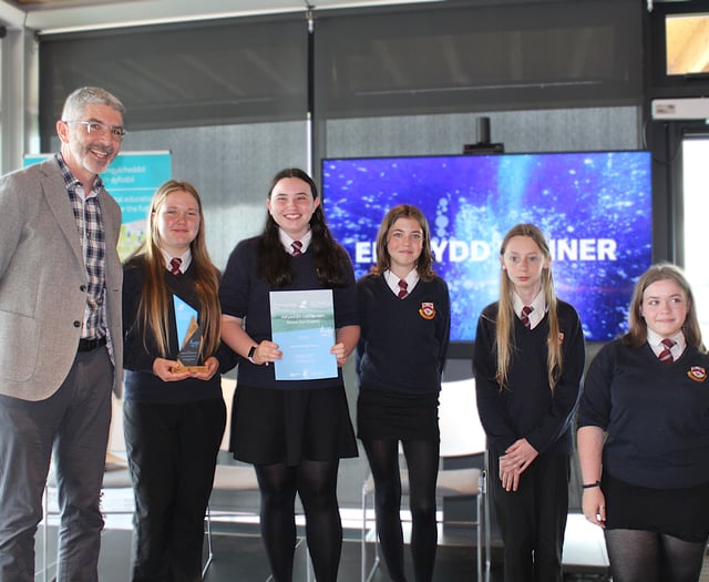 School wins award for plastic waste project