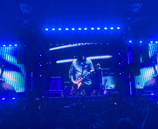 WATCH: Oasis step out on stage together for the first time in 16 years