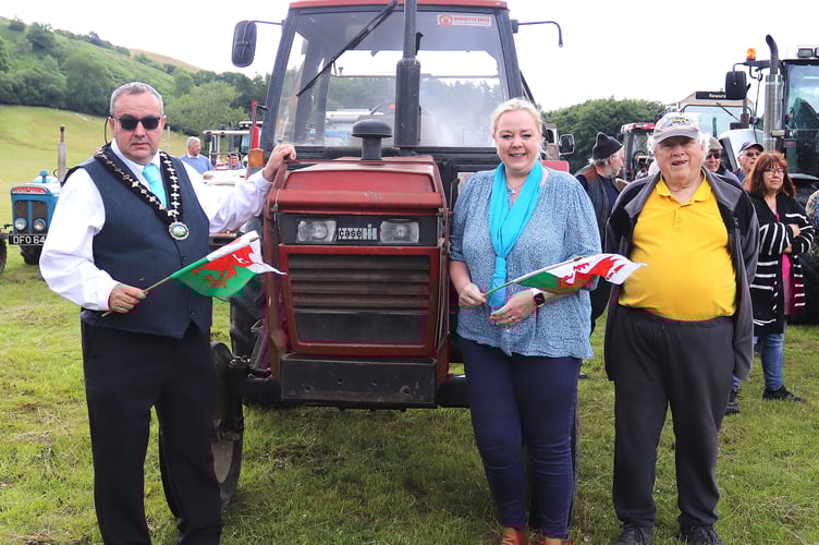 Cllrs Geoff Morgan and Claire Johnson-Wood flagging off the run
