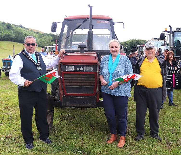 Cllrs Geoff Morgan and Claire Johnson-Wood flagging off the run