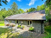 Powys eco holiday cottage scoops national award