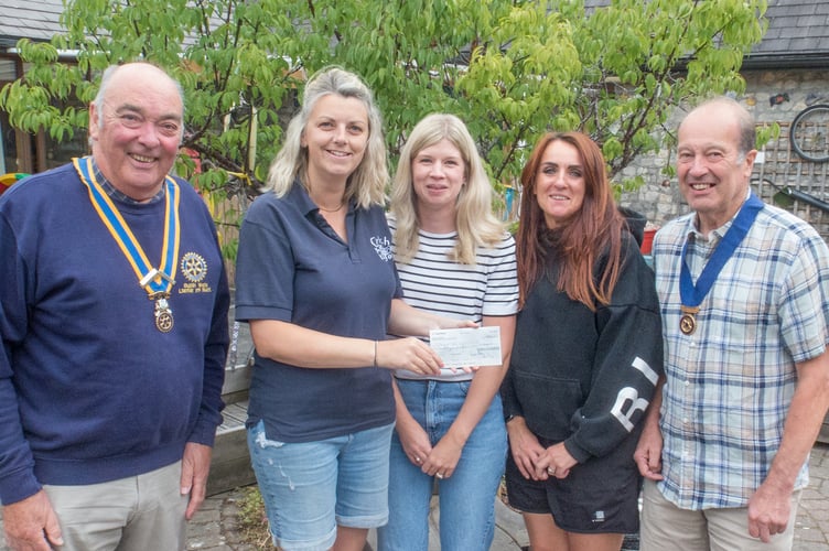 Builth Rotary President Hugh Garner, Cylch setting leader Carys Price, Committee secretary Rachel Williams, Cylch setting leader Sonia Tighe, and Rotarian Robert Evans