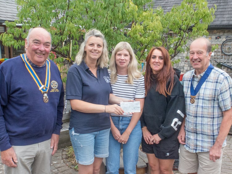 Builth Rotary President Hugh Garner, Cylch setting leader Carys Price, Committee secretary Rachel Williams, Cylch setting leader Sonia Tighe, and Rotarian Robert Evans