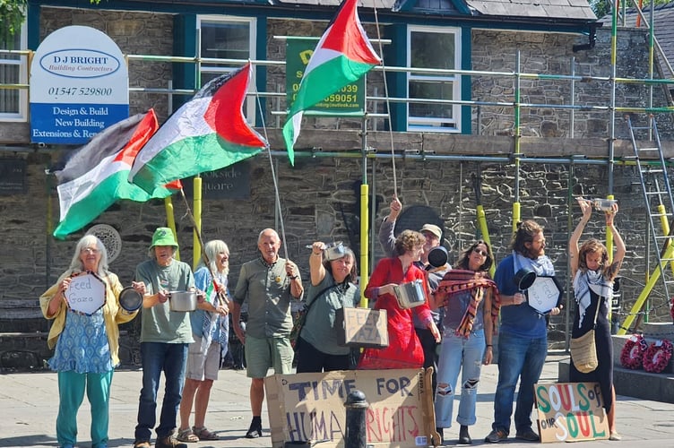 Biweekly vigils are being held outside St Mary’s Church in Brecon by activists in solidarity with the Palestinian people. 