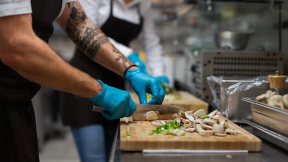 A new report has deemed Powys the 10th best place in Wales for high food hygiene ratings. 