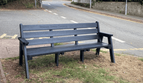 New benches mark VE Day & VJ Day 80 
