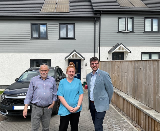 Powys Deputy Leader meets family in new council housing