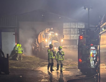 Fire crews tackle large barn fire near Brecon | brecon-radnor.co.uk