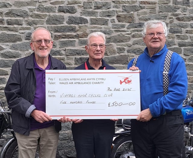 Vintage Motor Cycle Club section donates £500 to Wales Air Ambulance