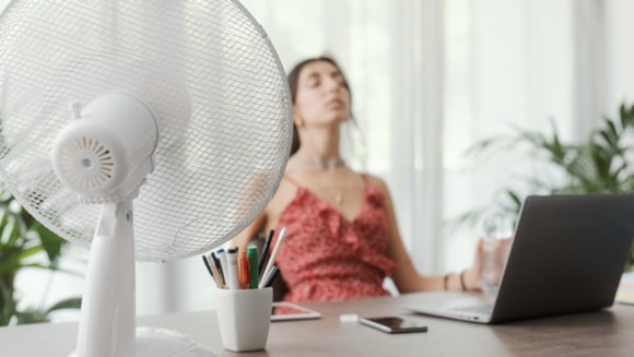 With amber heat alerts in place, and temperatures expected to hit 31°C in London this week, there’s one question that might come to mind. Is it too hot to work? 