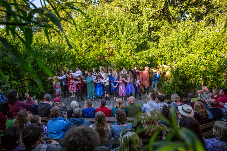 Mid Powys Youth Theatre at the Willow Globe Theatre in Llanwrthwl