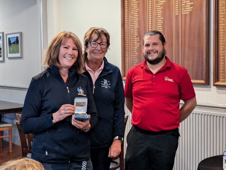 Cath Maggs receives her medal from a Wales Golf official and Creigiau’s Lady Captain in recognition of her top individual score