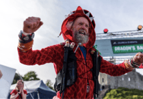 ‘Caz the Hat’ completes Dragon’s Back in emotional finish with daughter