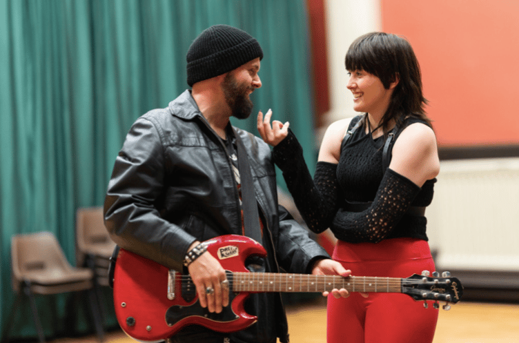 Dan Price & Ness Beecroft as Roger & Mimi