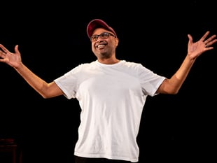 Laugh-out-loud take on fatherhood comes to Ystradgynlais