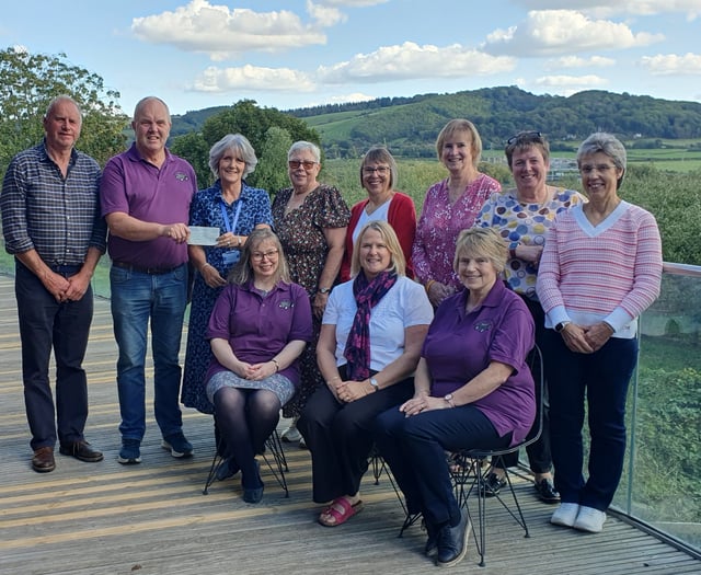 Penybont Tractor Run raises £1,500 for hospice