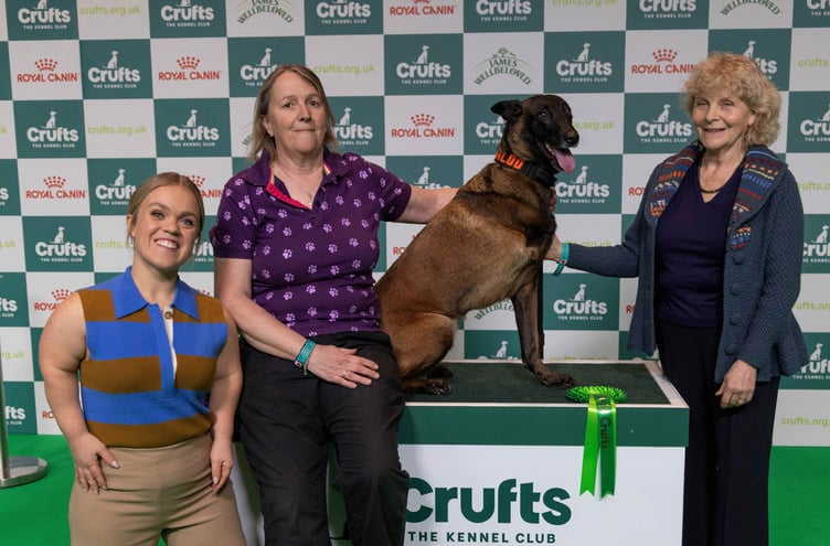 Mandy Chapman with Baloo pictured with Ellie Simmonds & Jo Hamilton Credit The Royal Kennel Club and Beat Media