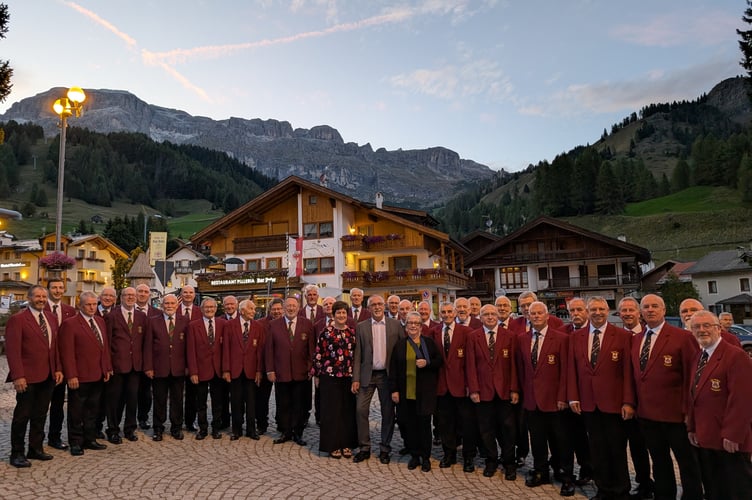 Aberhonddu & District Male Choir and Dunvant Male Choir in Arabba before the concert