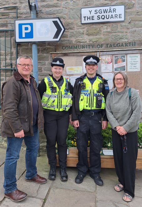 Cllrs William Powell & Louise Elston-Reeves, both Governors of Ysgol-y-Mynydd Du, engaging with the Dyfed-Powys Police Neighbourhood team recently on speed management and other local concerns (Talgarth & District Regeneration Group;)