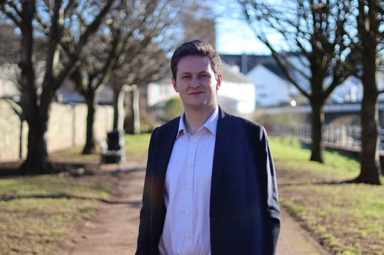 David Chadwick MP has criticised the Crown Estate over its lease arrangement with Prince Andrew and fees charged to Welsh farmers.