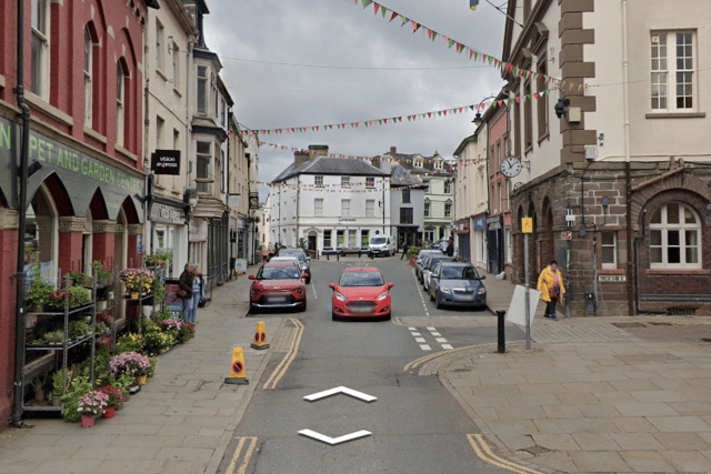 Brecon High Street closed due to collision