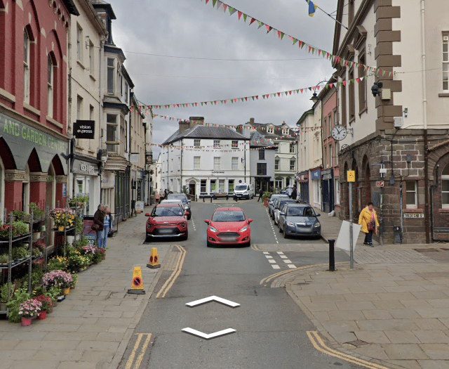 Brecon High Street closed due to collision