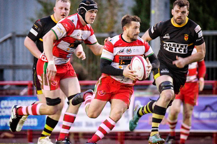 Lee Rees on the attack for Llandovery